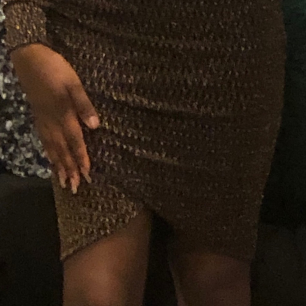 Dresses - Picture 2 of 3